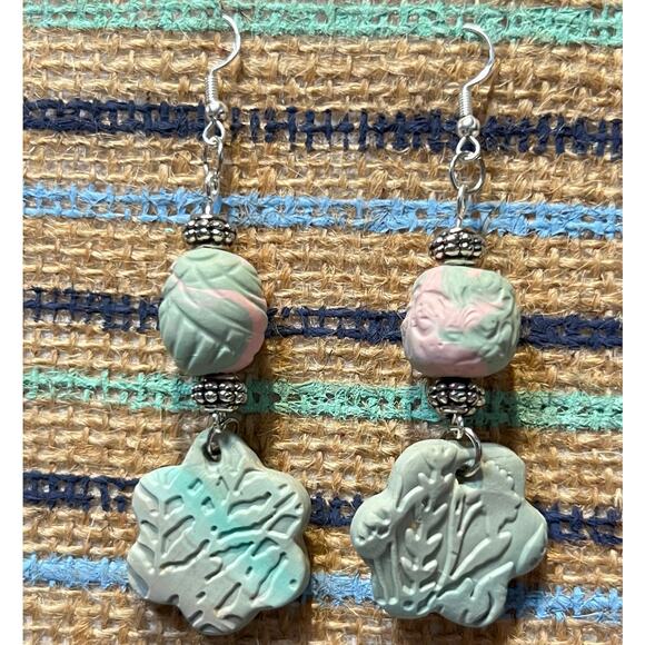 Artisan Sage Green & Pink Textured Flower & Bead Dangle Earrings Handmade New - Picture 1 of 3